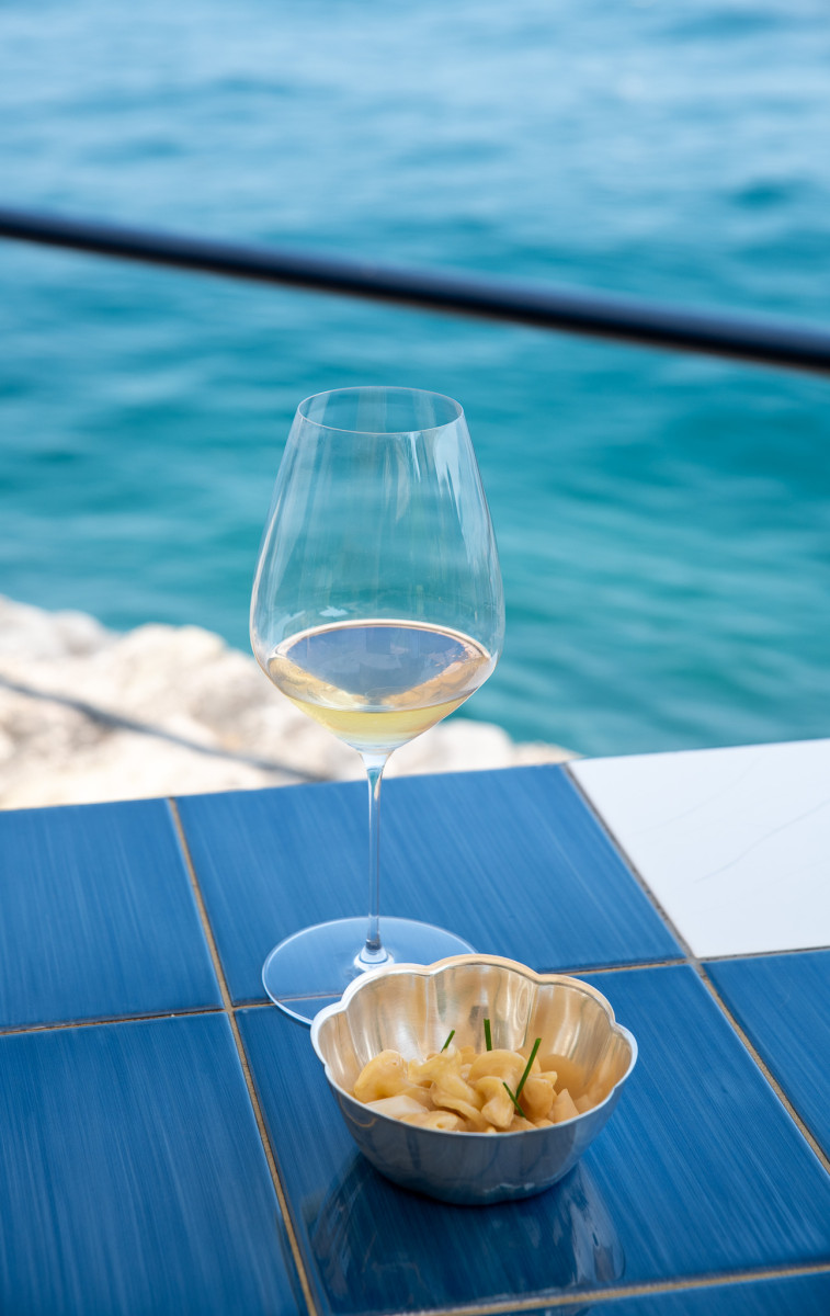 Main course presentation at Lido 84 Gardone Riviera